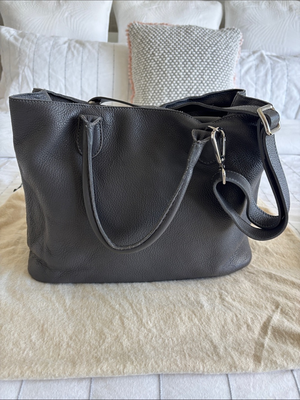 PRISTINE Roots Charcoal Pebbled Leather Mont Royal Tote / Handbag w/Dust Bag